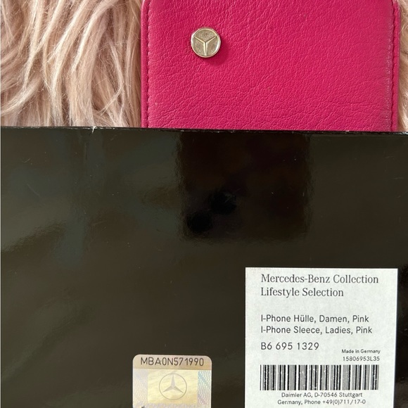 Mercedes leather iPhone 4/4S case - Picture 4 of 6